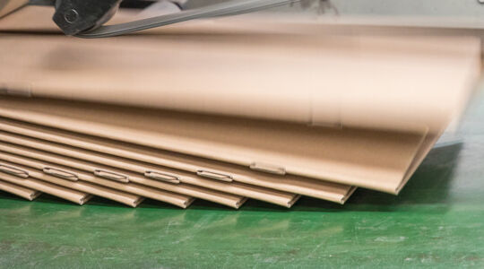 Unique, resealable lid for fruit and vegetable packaging